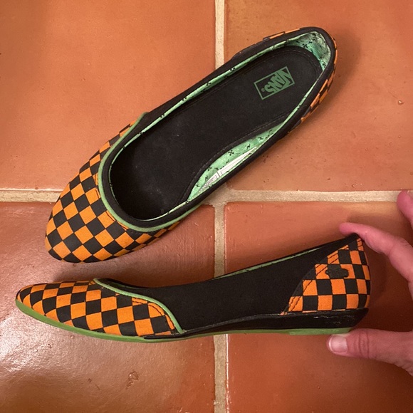 Vans Lesley Slip Shoe (rare). Size 7. Excellent condition. - Picture 2 of 4